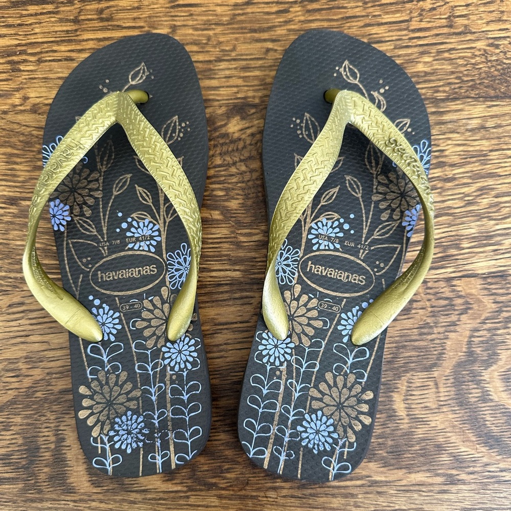 Brown, lavender and gold Havaianas flip flops
